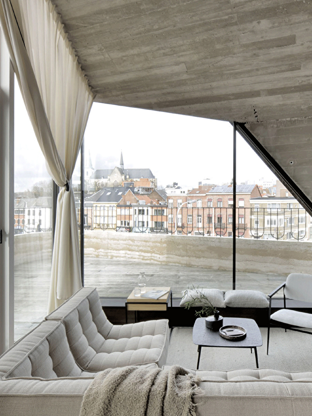 TABLE D'APPOINT MONOLIT EN CHENE - Black , Home design Bensimon