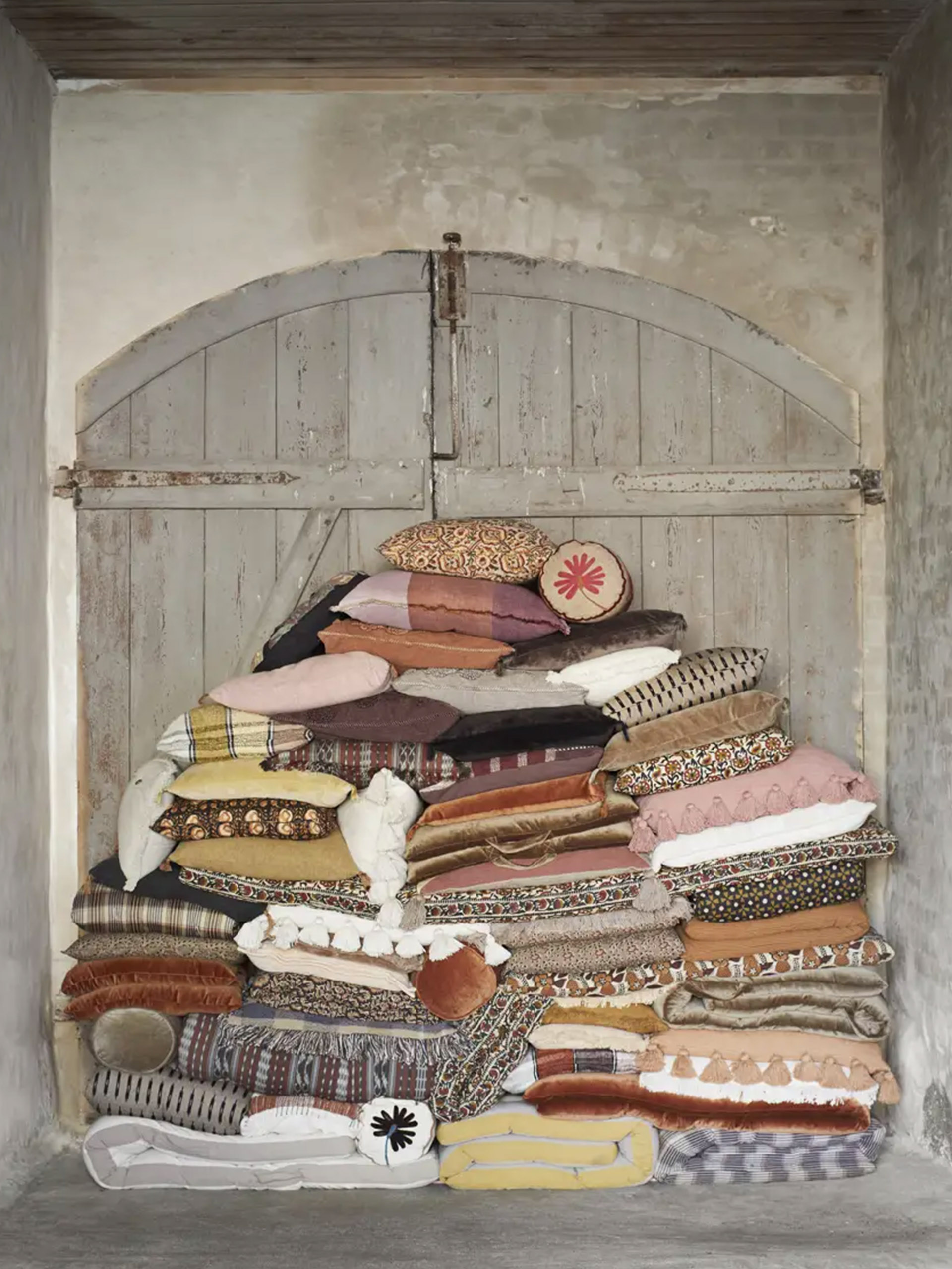 COUSSIN PRINT 50x50 - MME STOLTZ -  Mustard , Home design Bensimon
