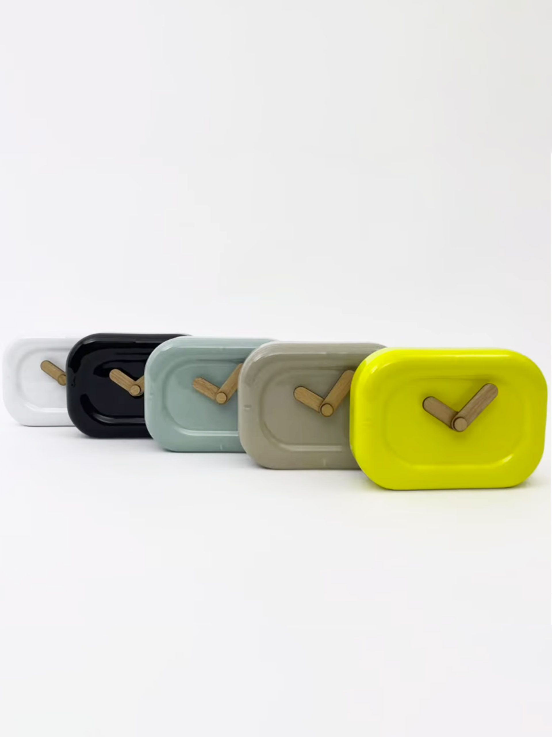 HORLOGE CERAMIQUE - BAZAR DELUXE -  Celadon , Home design Bensimon